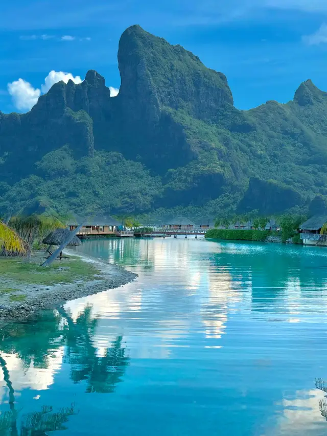 Tahiti: A must-visit island with stunning scenery and unique culture!