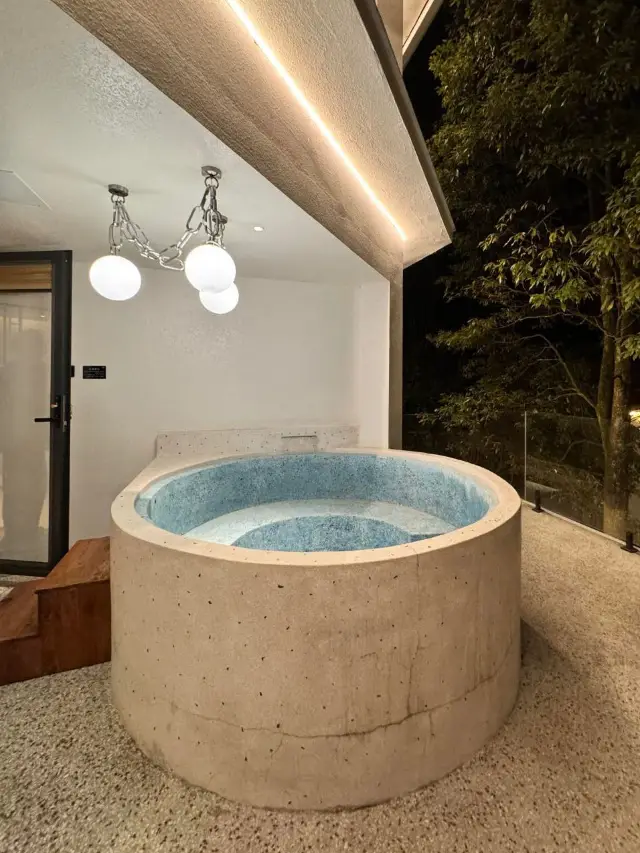 สถานที่แช่น้ำลับๆ สำหรับทาสแมวในฤดูหนาวที่เฉิงตู