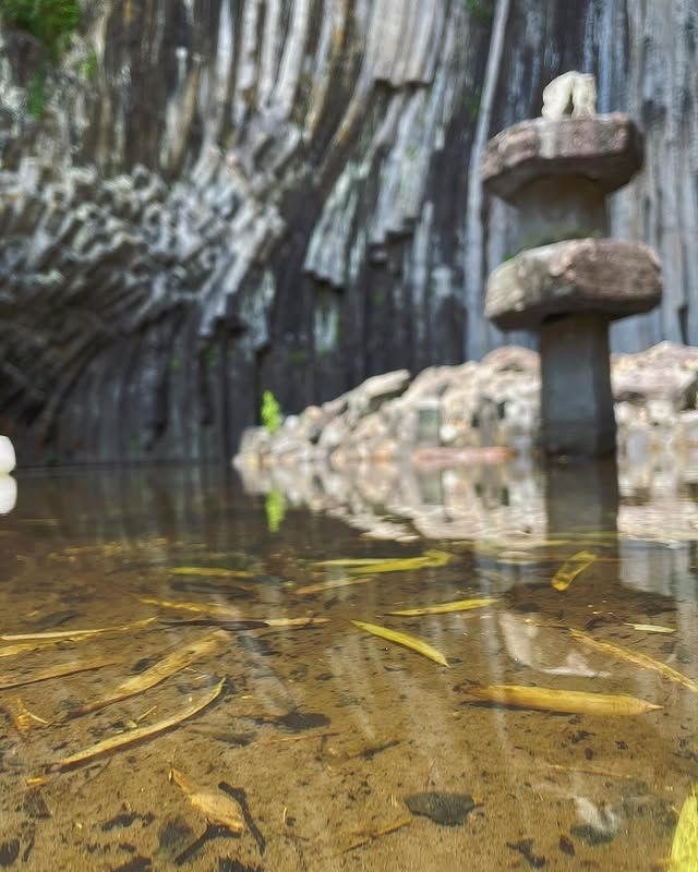 日本豐岡市玄武洞：神秘的自然奇觀