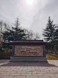 《泉韻龍潭覓清幽——濟南五龍潭公園散記》
