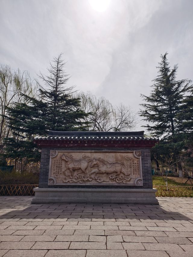 《泉韻龍潭覓清幽——濟南五龍潭公園散記》