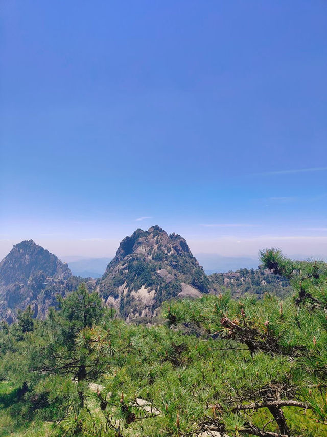 Huangshan - the loveliest mountain of China 🇨🇳 ⛰️