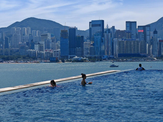 🌊香港瑰麗酒店｜在無邊泳池體驗「港式老錢生活」～