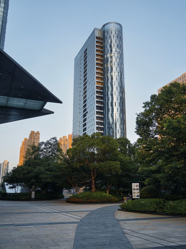 喺合肥街頭，影到小說入面嘅A市