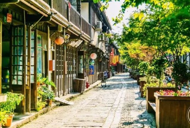 上海浦東四天三晚旅行攻略  一、預算明細（按1人計算）  | 項目 | 費用估算 | | 往返交通（