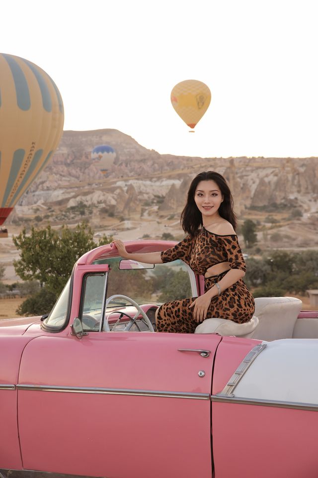 卡帕多西亞夢幻之旅粉紅色古董車也太上鏡了！