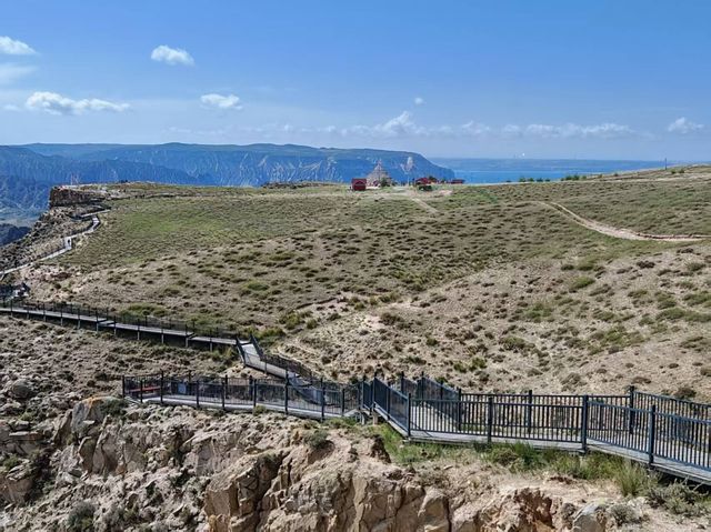 走唐蕃古道，看龍羊峽景區的碧綠色黃河