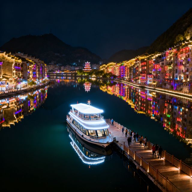 乘畫舫追光影，汀江夜遊解鎖客家古城的千年夜色