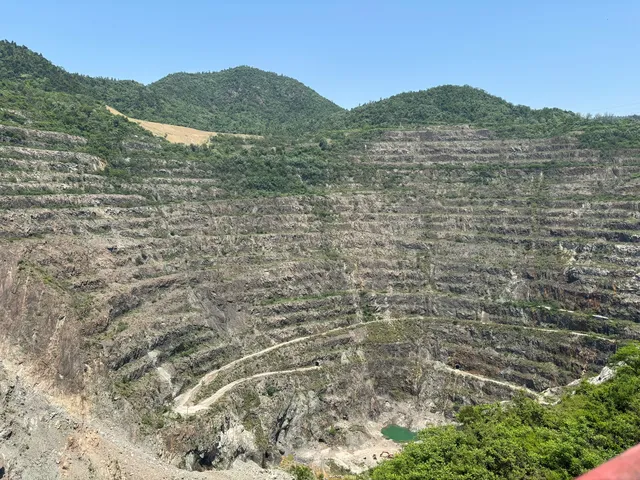 黃石國家礦山公園-亚洲第一天坑
