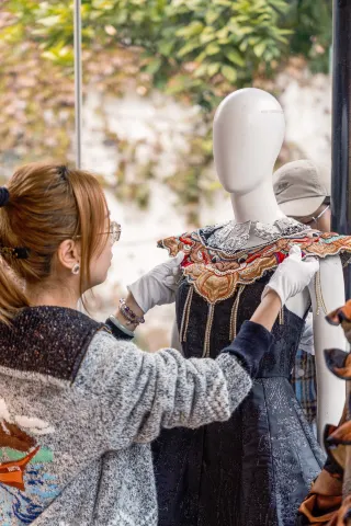 푸위안의 이번 주얼리 전시회에는 너무 많은 패션 비밀이 숨겨져 있어요!