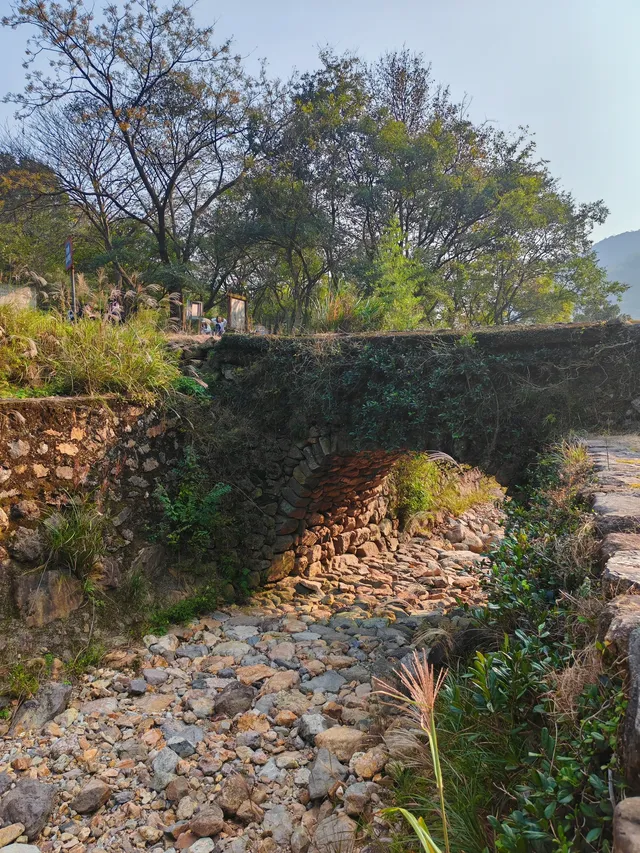 看見一片湖，誤闖入人間仙境！