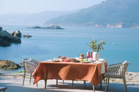 推門見海住進石頭厝裡的溫暖治癒體驗