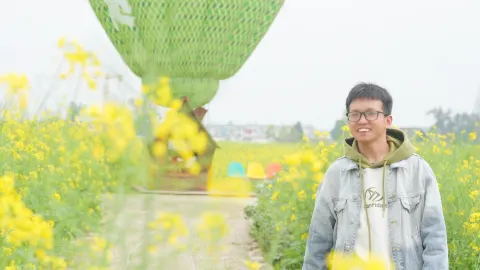 청두의 봄은 유채꽃으로 깨어납니다. 멀리 갈 필요도 없이, 충저우에서 한 시간만 가면 황금빛 꽃밭이 펼쳐져 숨 막힐 듯 아름답습니다. — traveler post in 충양