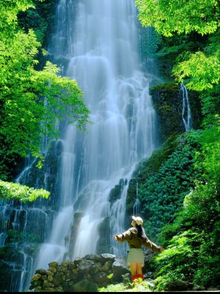 A hidden gem for Chengdu locals! Reach the summit of Qingcheng back mountain and see the fairy waterfall in 20 minutes for free with few crowds