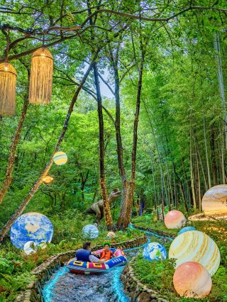 People from Jiangsu sure keep secrets—such a fun forest rafting spot and no one talks about it