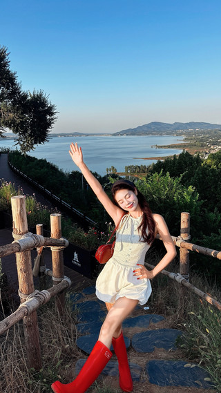 낙양의 작은 “제주도”｜반려동물 친화적인 소수만의 비밀스팟 멀리 한국까지 갈 필요 없어요! 낙양에 이 치유의 호숫가가 숨어 있고, 한국풍 분위기가 확 살아나요 호수