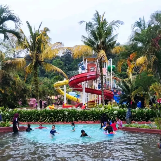 Bukit Merah Laketown Waterpark