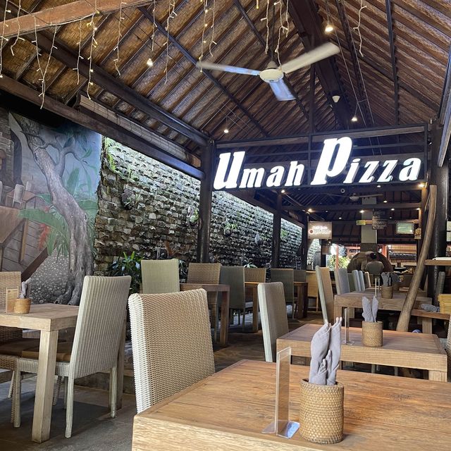 烏瑪Pizza ，位於逼斯麥街的平價窯烤手工Pizza