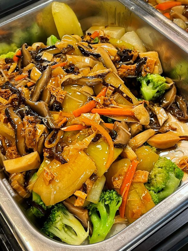 🧸🌞｜食素食自助餐都可以好開心🤤
