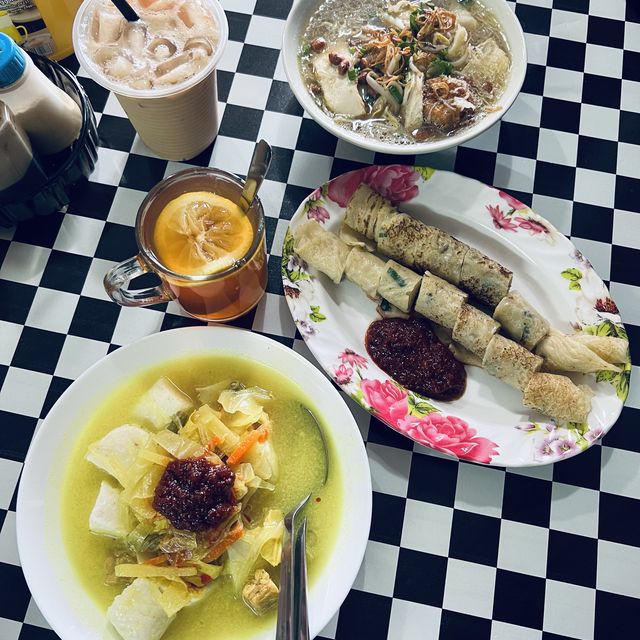 Quaint-themed cafe with good foods