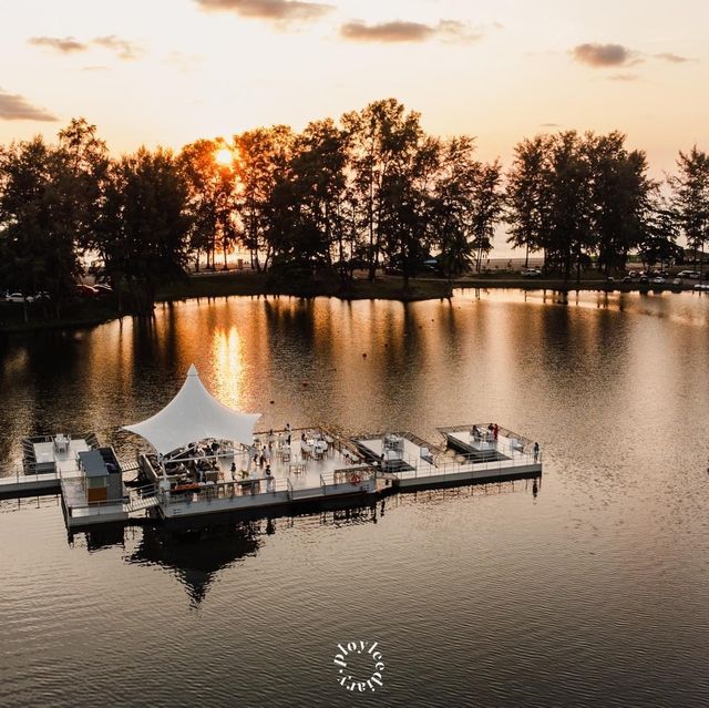ร้านอาหารลอยน้ำสุดชิคเปิดใหม่กลางทะเลสาบภูเก็ต