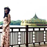 Walking along the Kandawgyi lake