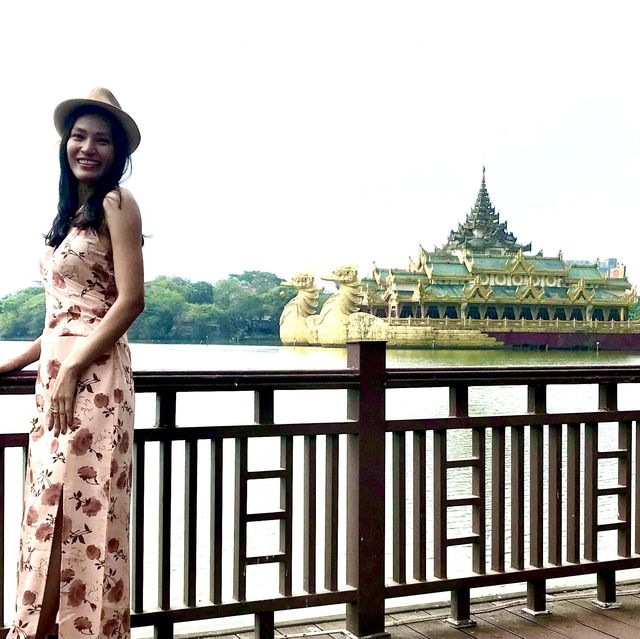 Walking along the Kandawgyi lake
