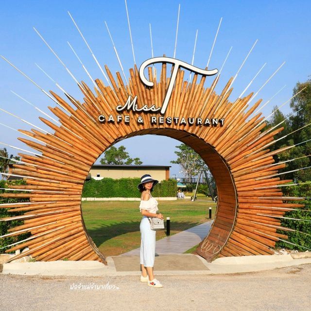 Miss T Cafe & Restaurant คาเฟ่สุดชิคริมทะเลหัวหิน