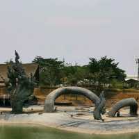 A large theme park, very little visitors