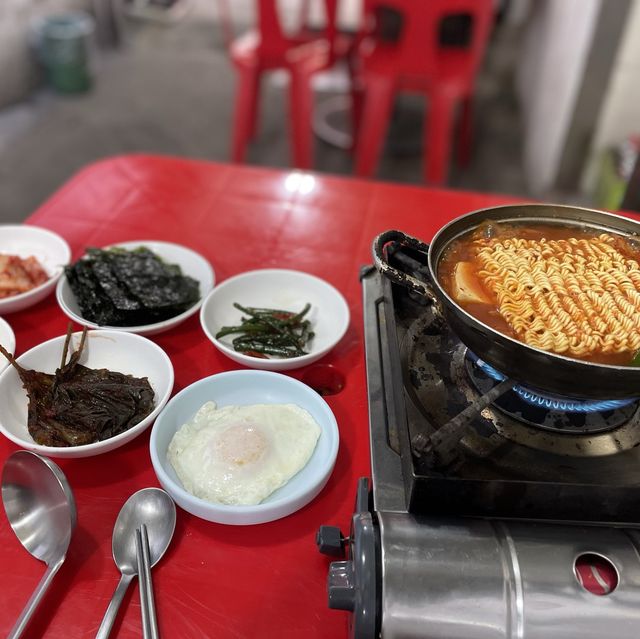 【明洞/ソウル】裏路地食堂でキムチチゲ食べる
