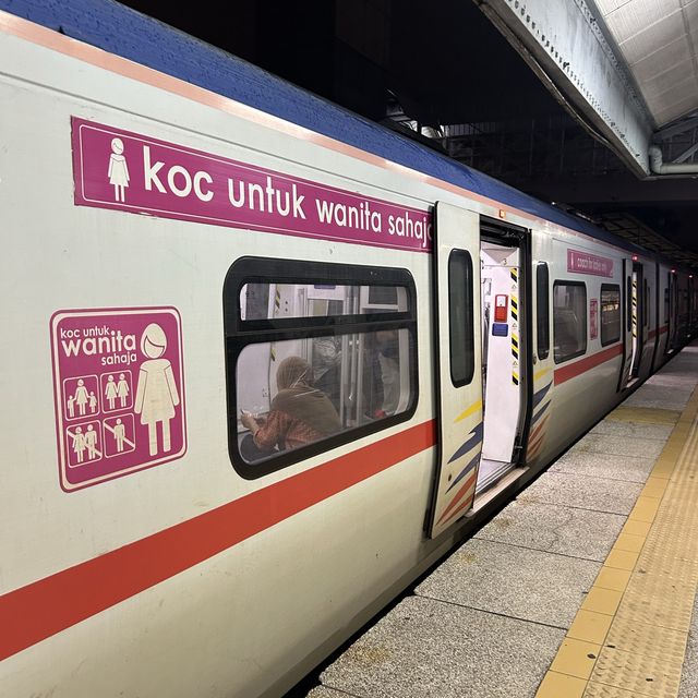 提供粉紅車廂給女性乘客的大眾運輸 👍🏼