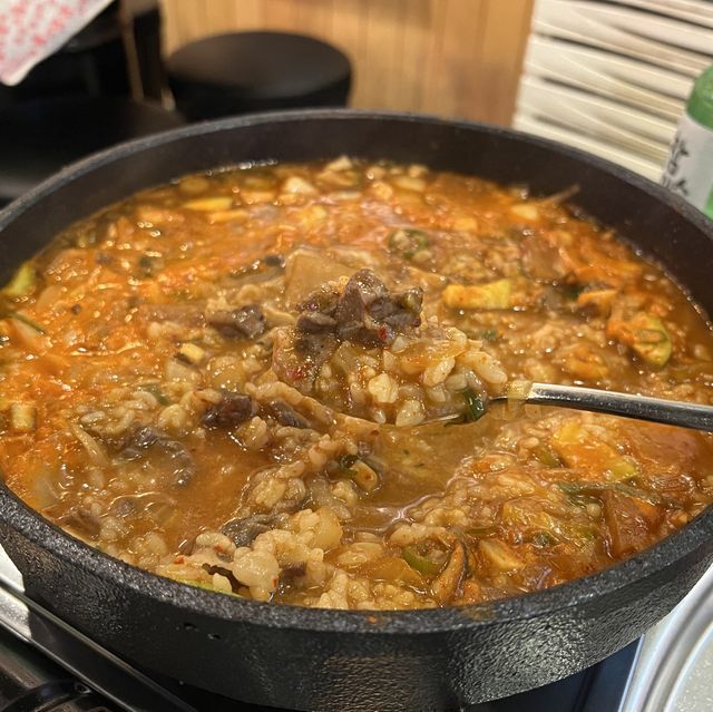 레트로 컨셉에 소고기 철판구이 맛집 남산소금구이!