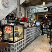 leaf & co. cafe