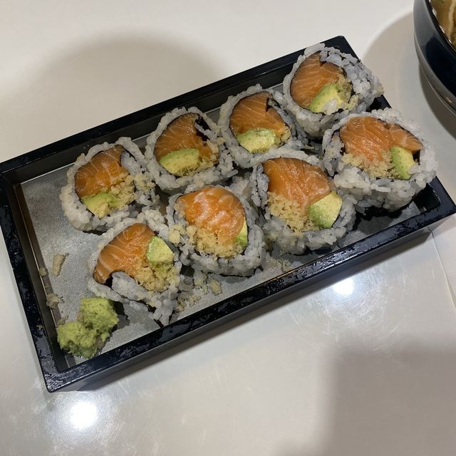 익선동 초밥, 롤 맛집 “롤인익선”. 연어아보카도롤 드세용!