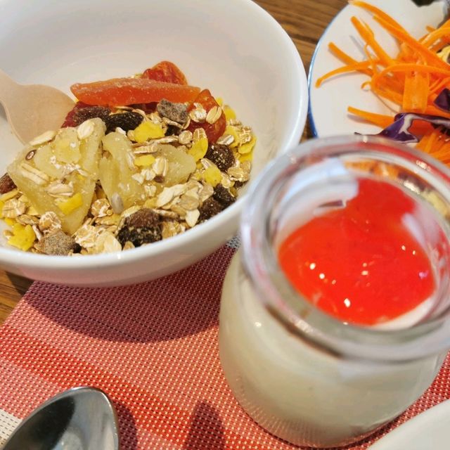 มื้อเช้าสุดฟิน ที่ห้องอาหารชาวมง 🍳🍞🥗🥩🧀