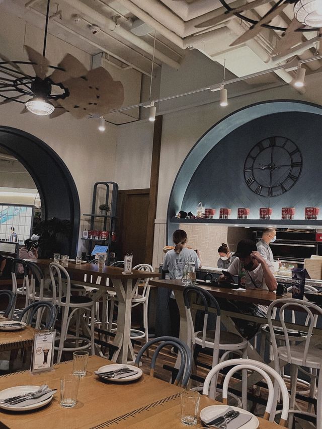 人氣超巨型薄餅店🍕