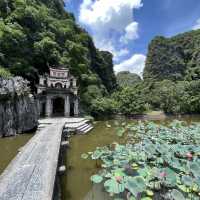 Ninh Binh, VN - Sunsets, Boats and Mountains