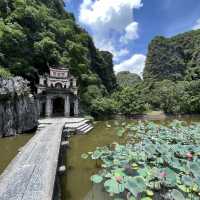 Ninh Binh, VN - Sunsets, Boats and Mountains