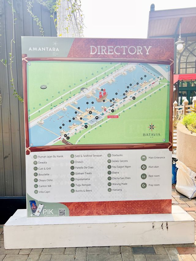 The 🌍’s First Over-Water Retail & Dining🛍️