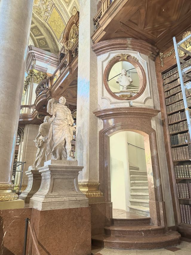 【ウィーン🇦🇹オーストリア】世界一美しい図書館
