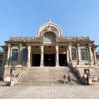 オリエンタルな寺院　築地本願寺
