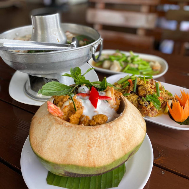 ริมผาลาภิน ร้านอาหารวิวทะเลมุมสูง