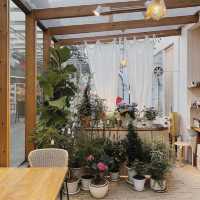 Firstdatefarm：浪漫花園咖啡店，咖啡香氣濃鬱