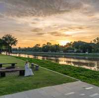 เที่ยวในตัวเมือง พักรีสอร์ทสุดหรูริมแม่น้ำ 🌅
