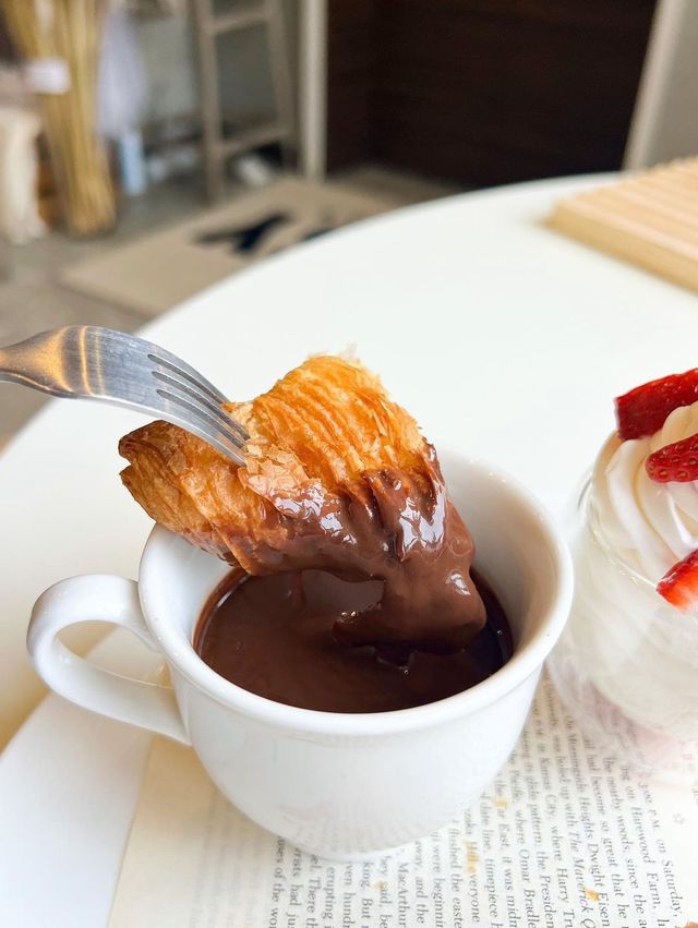 【福岡カフェ】お店もスイーツも全てが可愛すぎる淡色カフェ