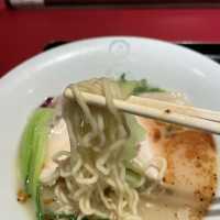 【大阪府】博多の名店の味をラーメンで楽しむ