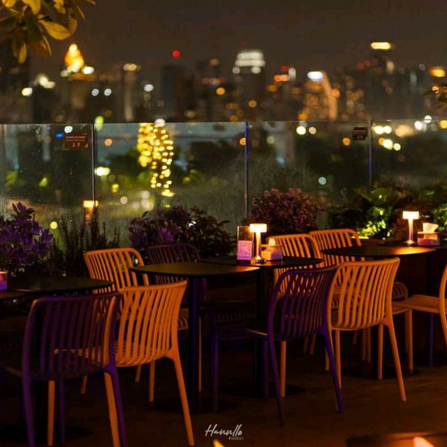 ดินเนอร์บนรูฟท็อปบาร์ใจกลางกรุง วิวสวยมาก