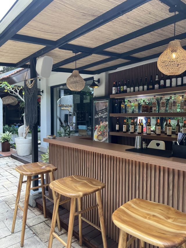 峇里人氣地段超有feel西餐廳🍴Samalona‼️