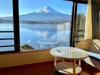 「秀峰閣湖月飯店：東京必訪富士山美景，泡湯體驗」