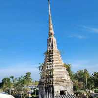 วัดโบสถ์สีม่วง สวยเกินห้ามใจ !